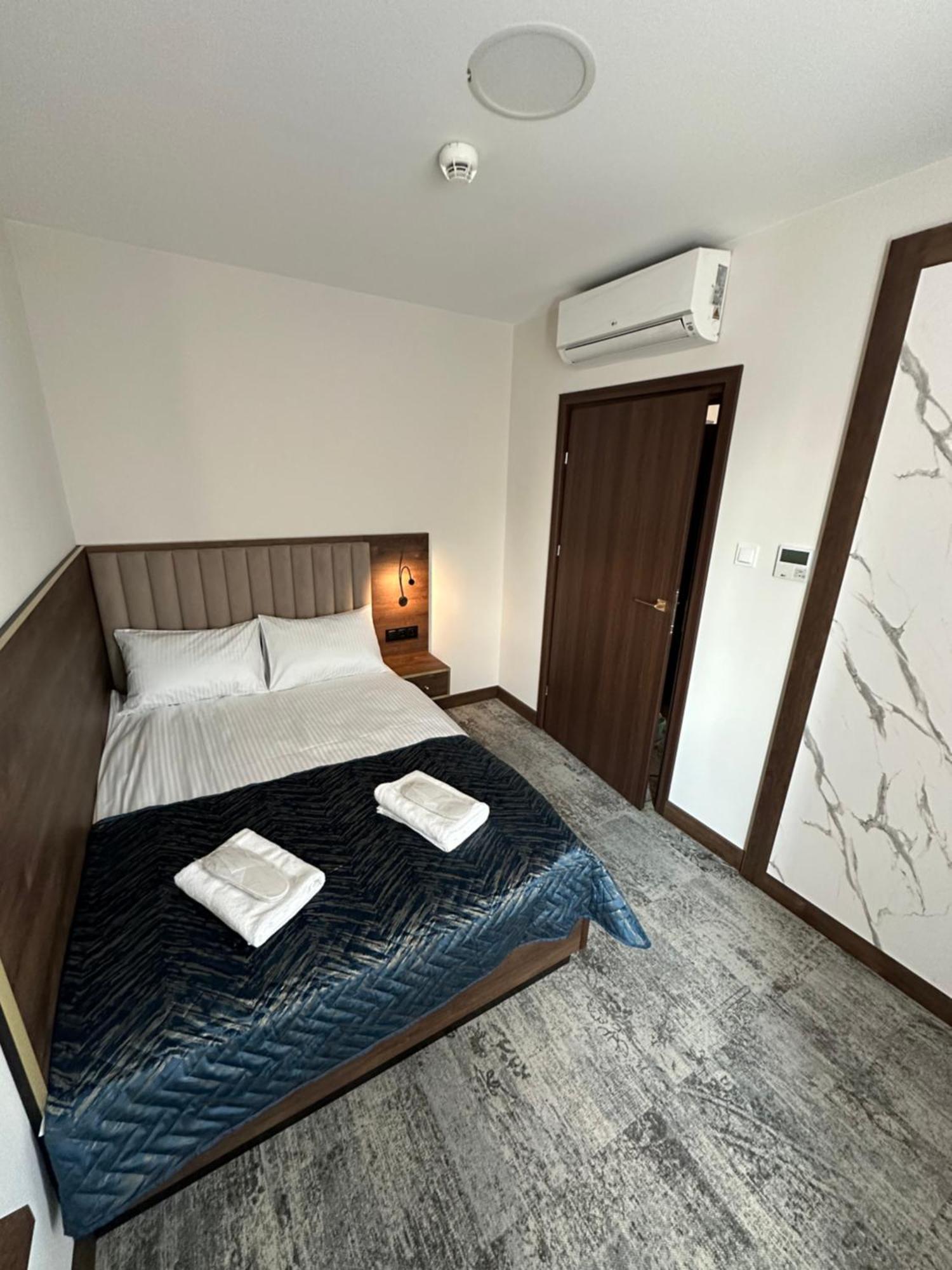 Bed and Breakfast Sleep&Fly Okecie Warsaw Airport Екстер'єр фото