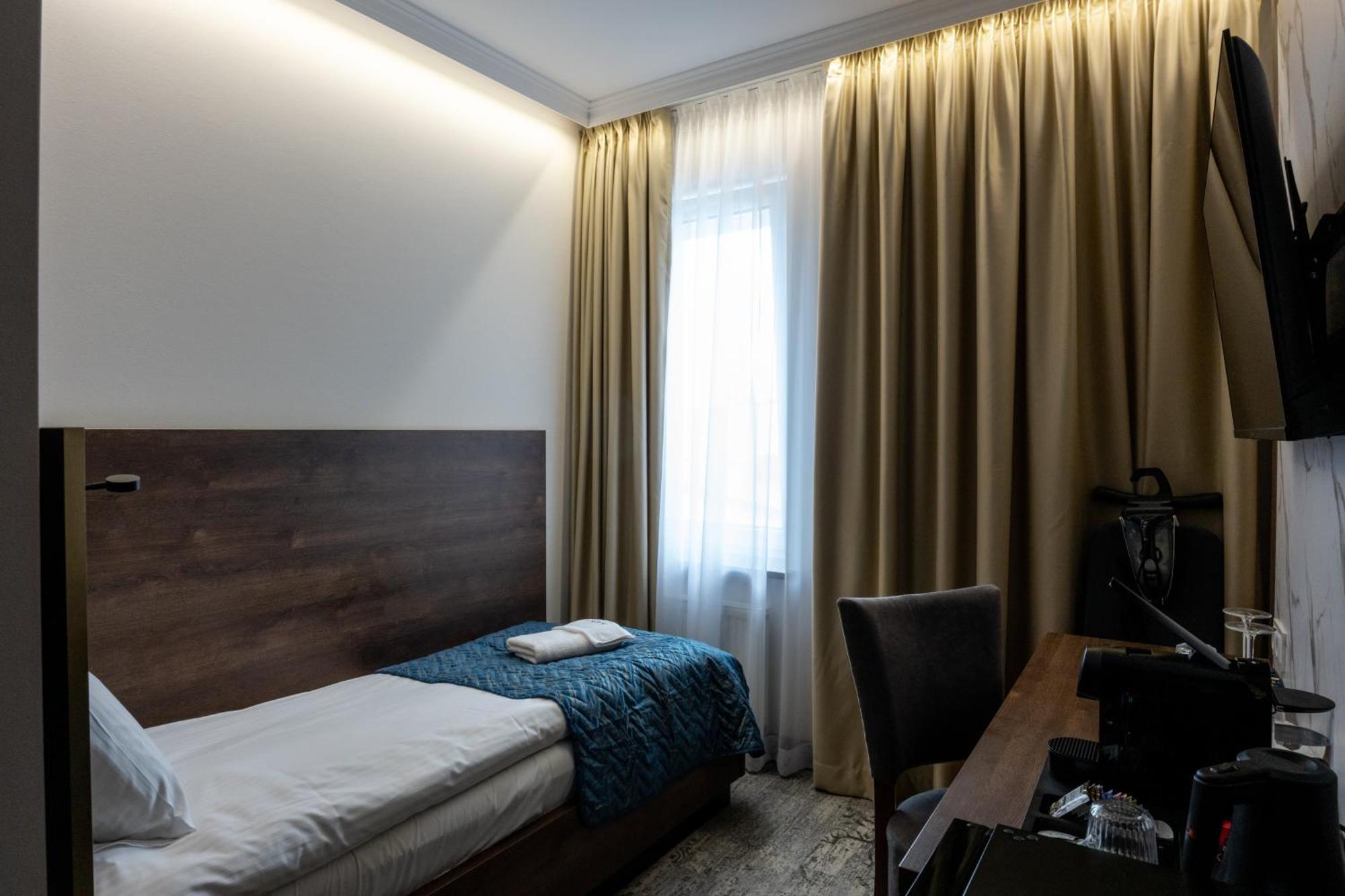 Bed and Breakfast Sleep&Fly Okecie Warsaw Airport Екстер'єр фото