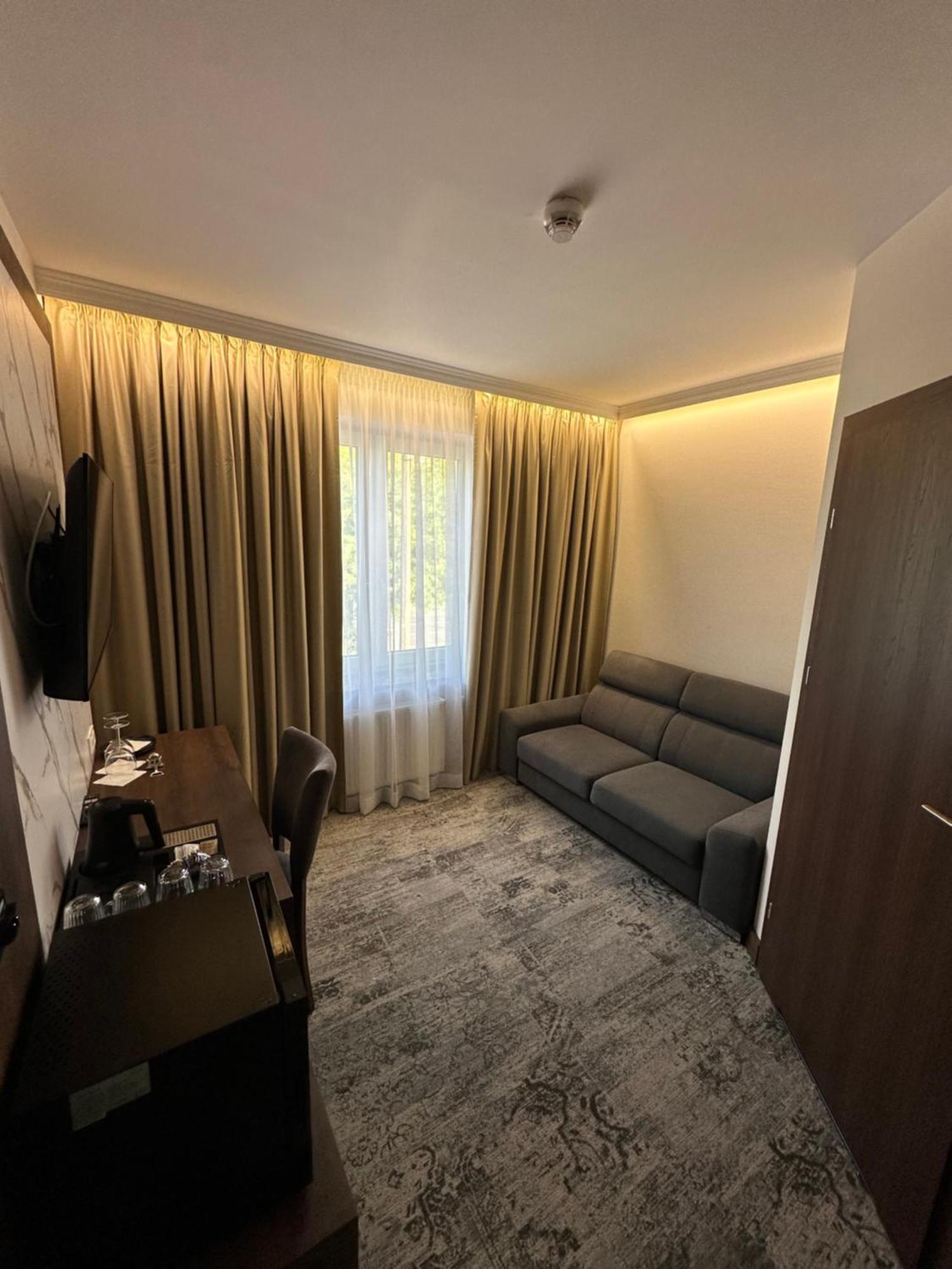 Bed and Breakfast Sleep&Fly Okecie Warsaw Airport Екстер'єр фото